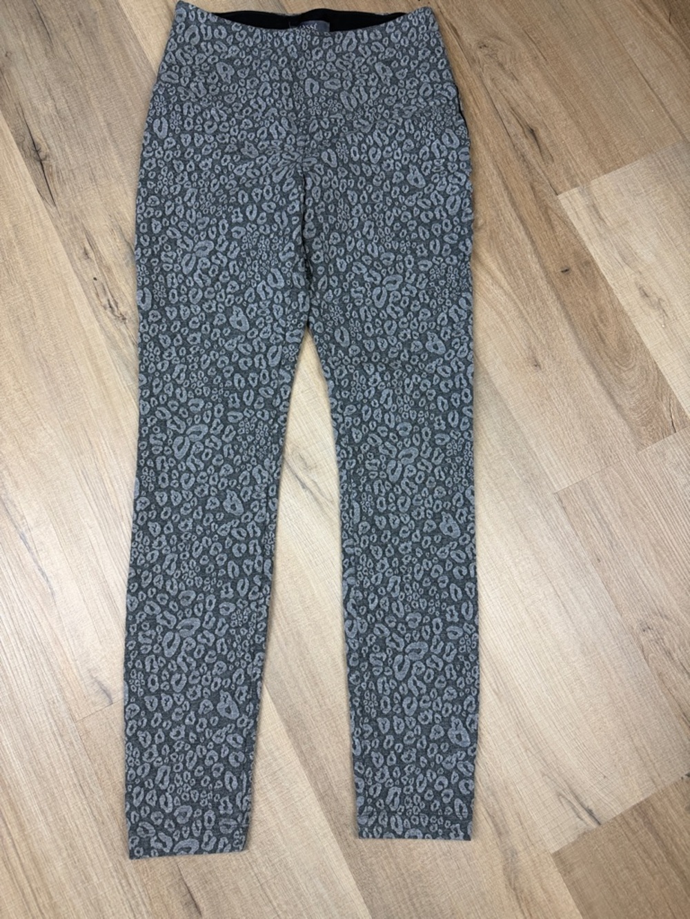 Lysse New York Gray Leopard Print Leggings. Size‎ Small
